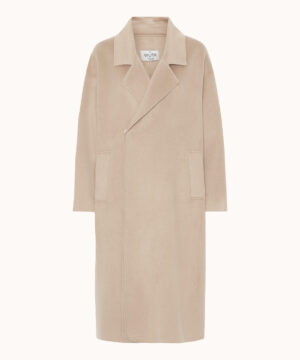 Women's oversize wool coat from danish brand Wuth Copenhagen. 100% wool in the softest and most elegant coat.