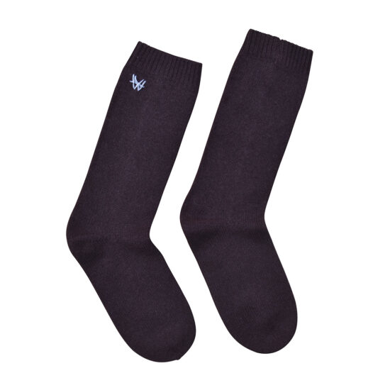 Luxury cashmere socks in 100% premium cashmere from Inner Mongolia. Classic and timeless cashmere socks in a beautiful chestnut color, which are perfect for your loungewear.