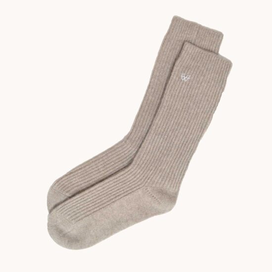 Cashmere sokker fra Wuth Copenhagen i en klassiske sand farve. 100% cashmere strømper.