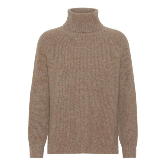 Long neck cashmere turtleneck from Wuth Copenhagen. Oversize, ribbed turtleneck sweater in 100% premium heavy cashmere knit from Inner Mongolia with high, folded neckline, raglan sleeves.