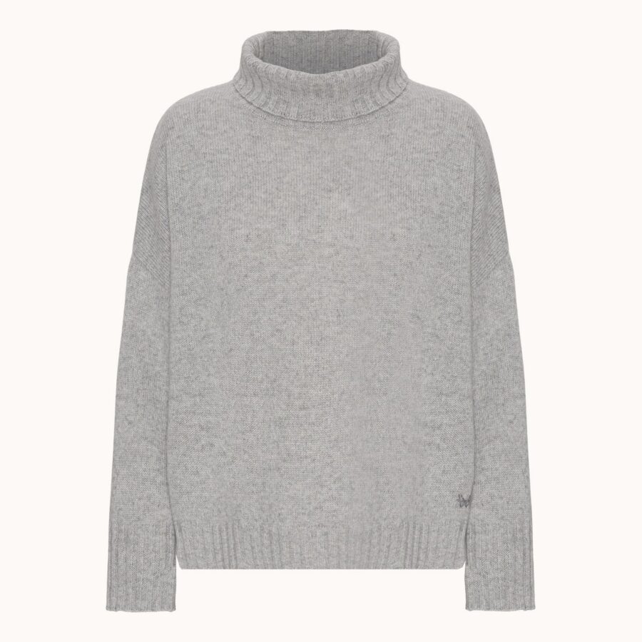 Women's oversized cashmere turtleneck in 100% superior cashmere from Inner Mongolia from Wuth Copenhagen.