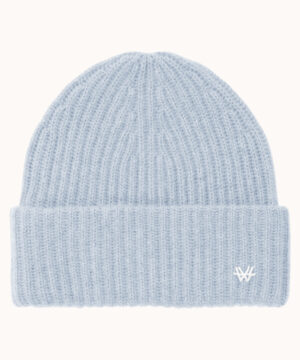Our chunky cashmere beanie from Wuth Copenhagen. 100% cashmere beanie in various colors.