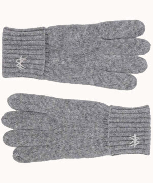Knitted cashmere gloves from Wuth Copenhagen.