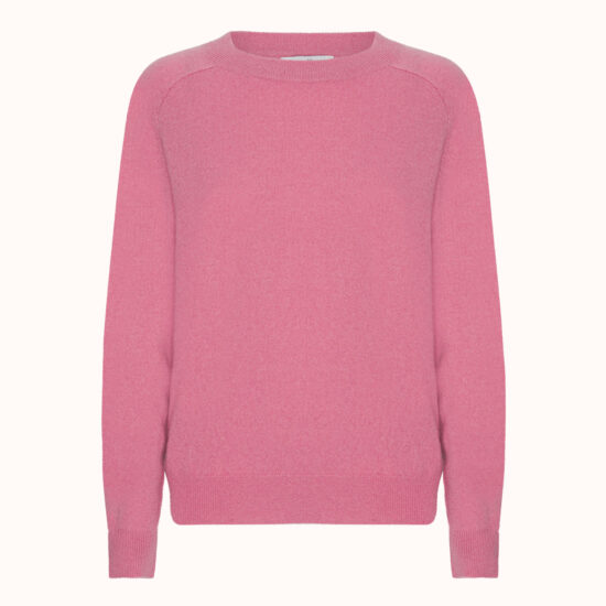 Vores klassiske Caroline pullover i en lækre lys pink farve til foråret. 100% premium cashmere pullover