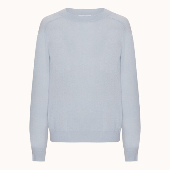 Caroline Pullover in Sky Blue from Wuth Copenhagen.The most delicious cashmere blouse in 100% cashmere.