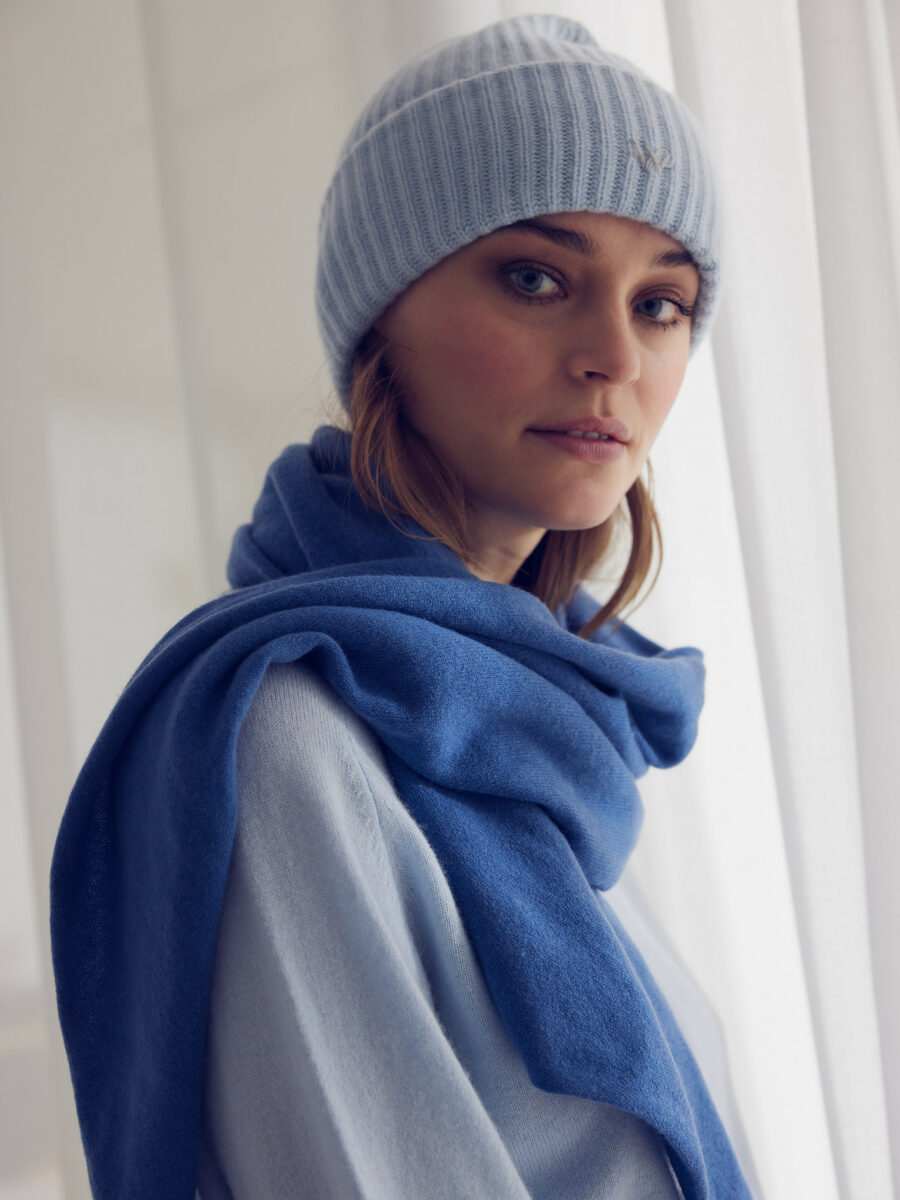 tribeca halstørklæde. Vores cashmere accessories fra Wuth Copenhagen i 100% luksuriøs cashmere. Vi har luksuriøs cashmere tilbehør til alle lejligheder.