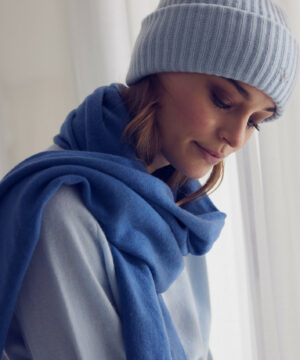 tribeca halstørklæde. Vores cashmere accessories fra Wuth Copenhagen i 100% luksuriøs cashmere. Vi har luksuriøs cashmere tilbehør til alle lejligheder.