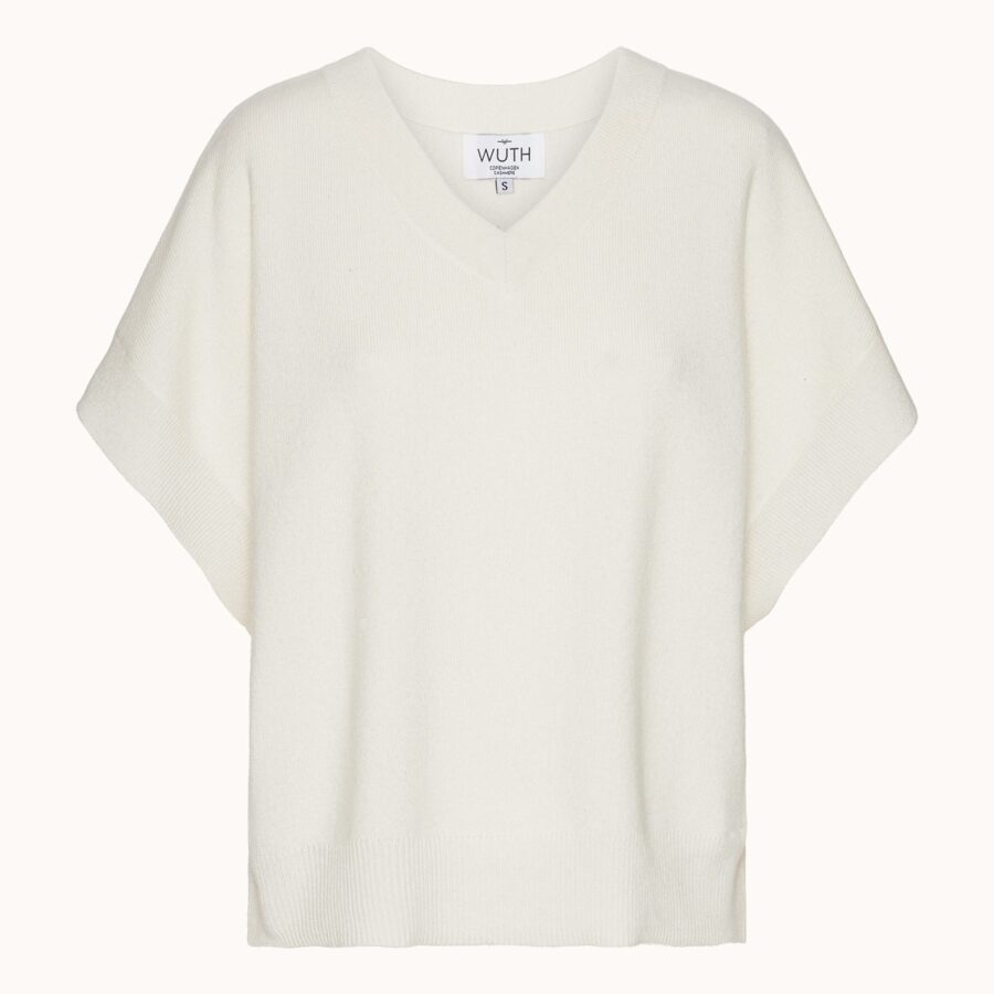 V-vest cloud white I 100% cashmere fra Wuth Copenhagen.